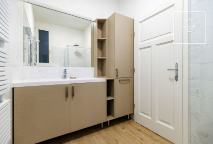 One-bedroom, 62 sqm apartment in District V, Lipótváros