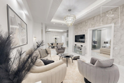 Renovated 100 sqm Luxury Apartment with 2 Balconies in District V, Downtown, Budapest
