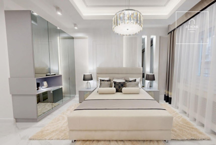 Renovated 100 sqm Luxury Apartment with 2 Balconies in District V, Downtown, Budapest