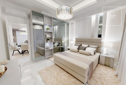 Renovated 100 sqm Luxury Apartment with 2 Balconies in District V, Downtown, Budapest