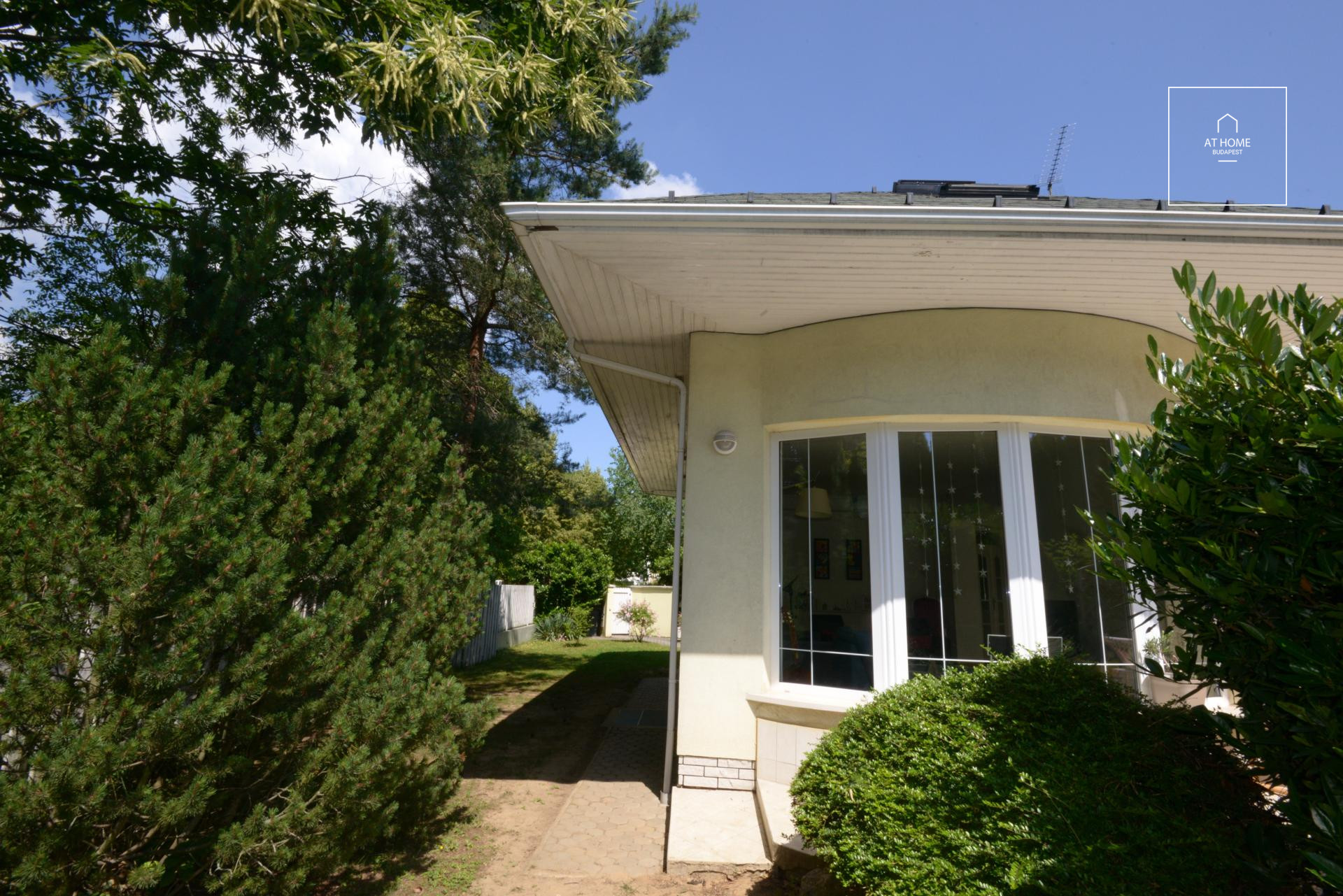 Lélegzetelállító Önálló családi ház   II/A. kerület, Budaliget