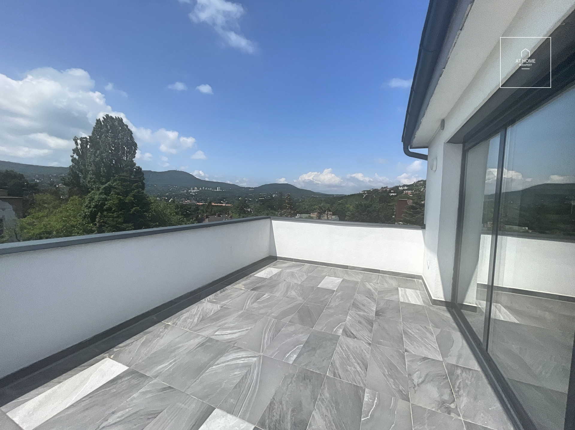 Newly built premium penthouse apartment Budapest II. district Törökvész