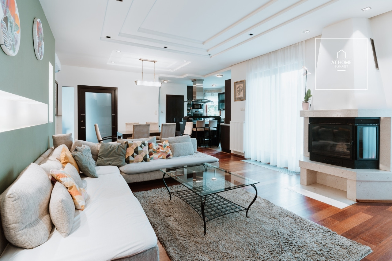 Zöldövezeti 2 szintes családi ház ősfás telken II/A. kerület, Adyliget