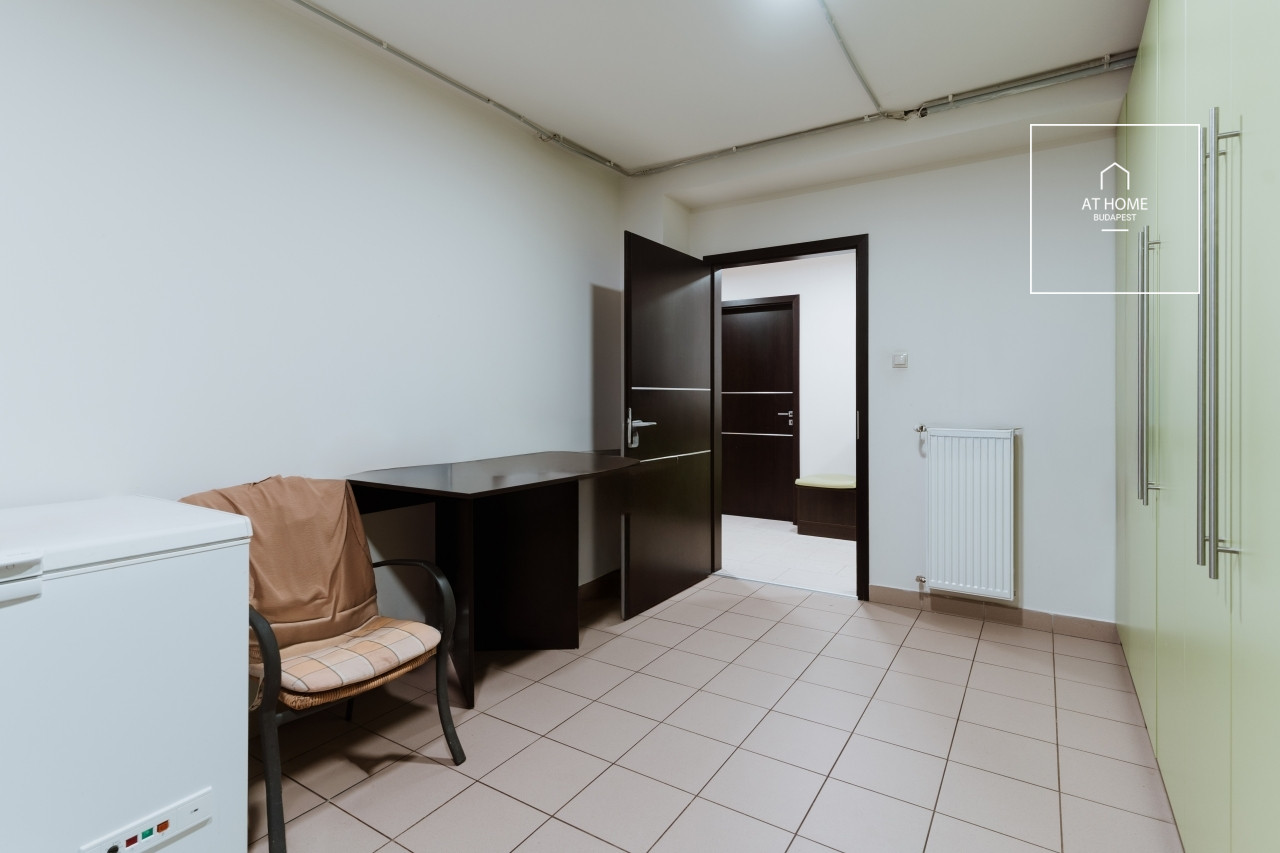 Zöldövezeti 2 szintes családi ház ősfás telken II/A. kerület, Adyliget