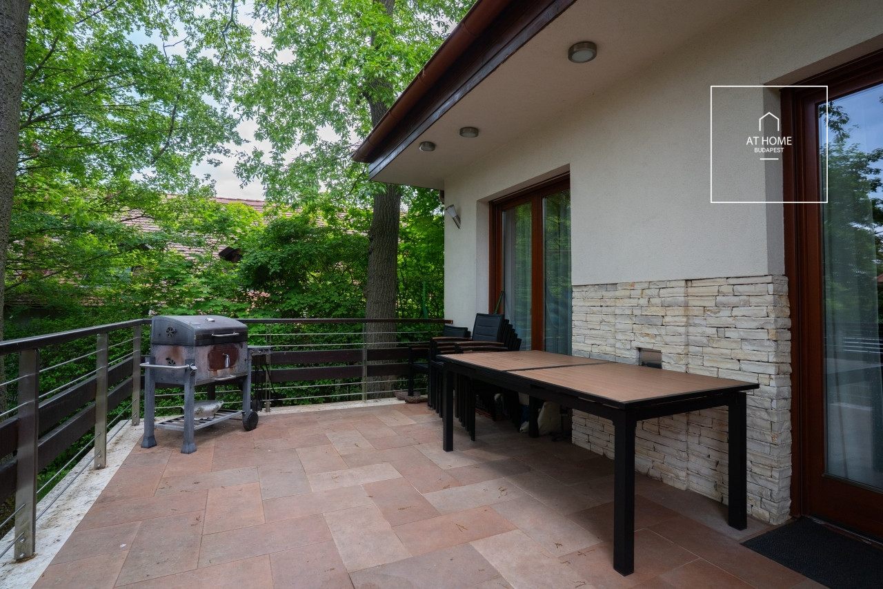 Zöldövezeti 2 szintes családi ház ősfás telken II/A. kerület, Adyliget