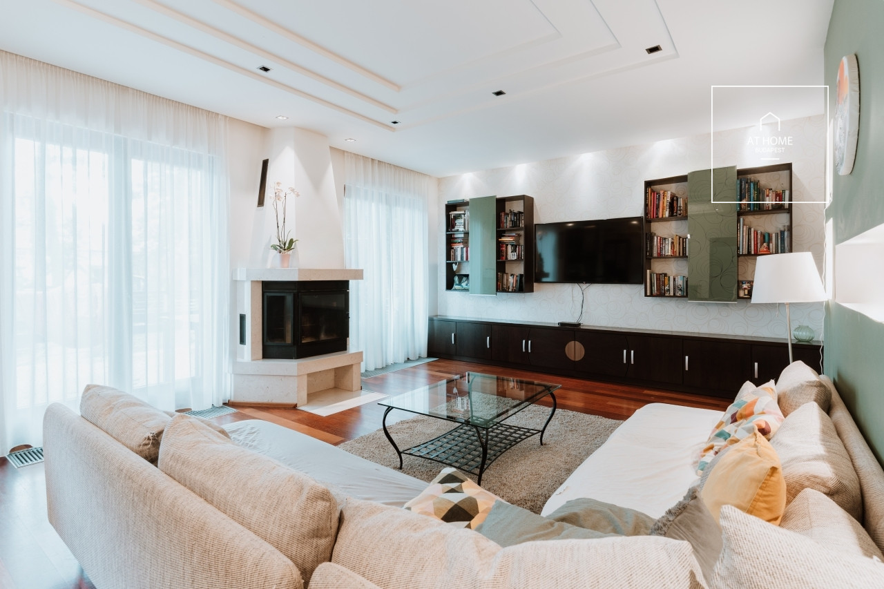 Two-storey family house in a green residential area in District II/A, Adyliget