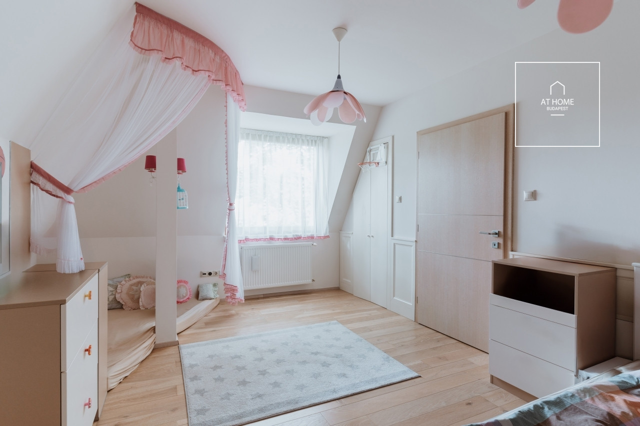 Zöldövezeti 2 szintes családi ház ősfás telken II/A. kerület, Adyliget