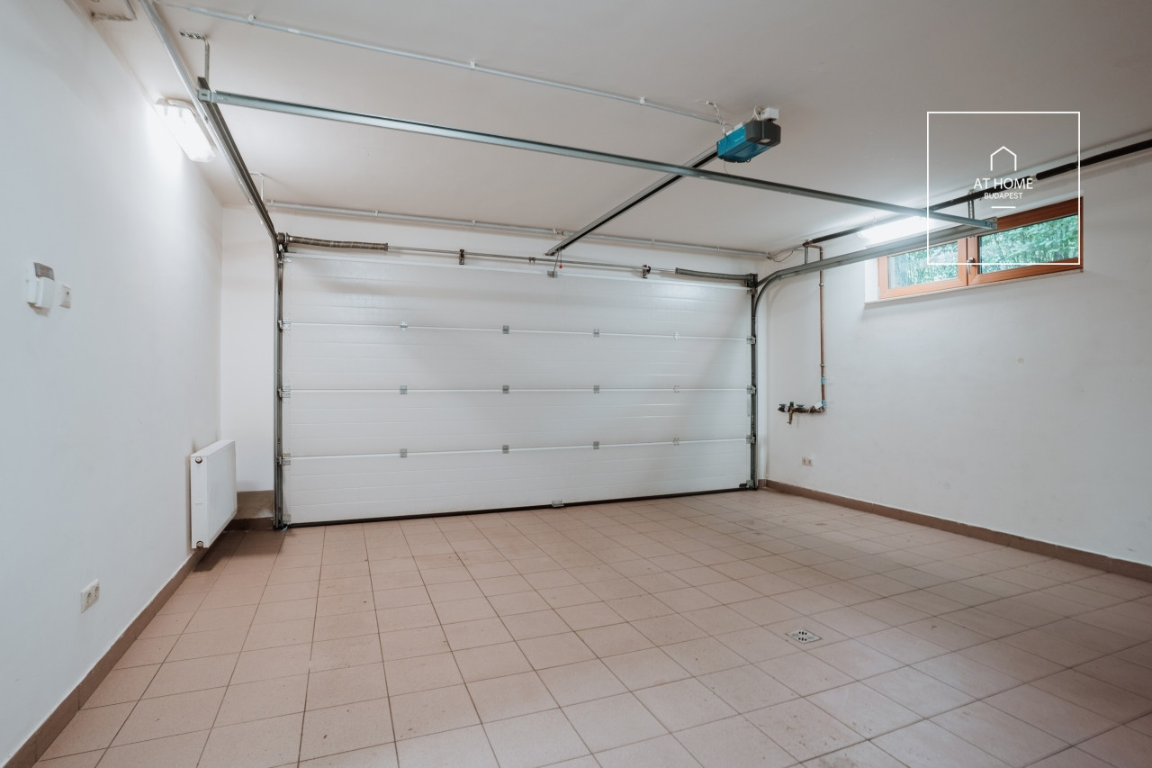 Zöldövezeti 2 szintes családi ház ősfás telken II/A. kerület, Adyliget