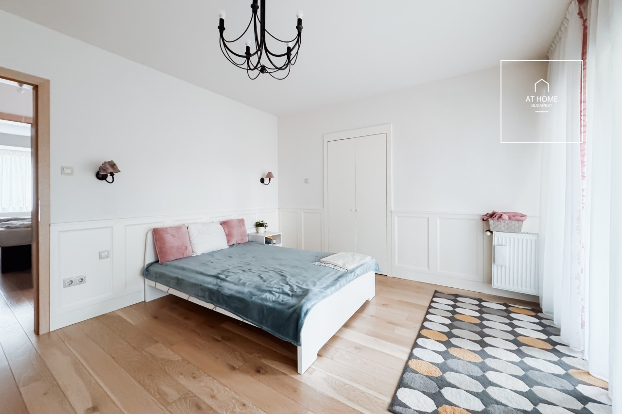 Zöldövezeti 2 szintes családi ház ősfás telken II/A. kerület, Adyliget