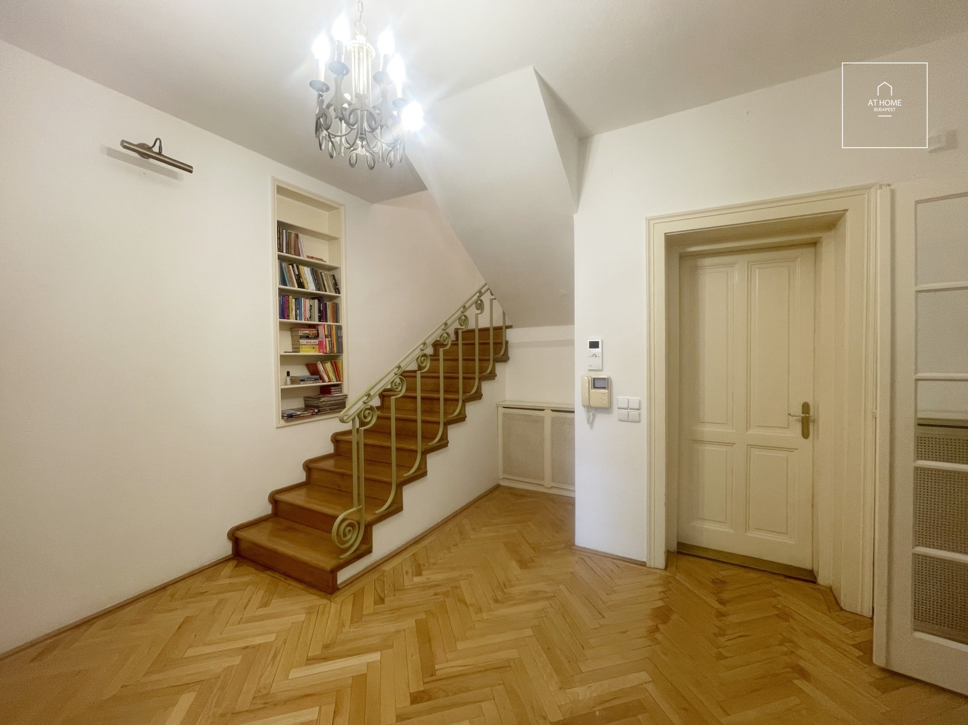 Classic, refurbished villa in Budapest, 2nd district, Törökvész