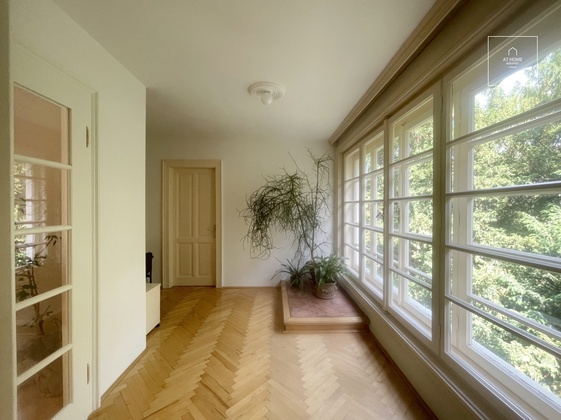 Classic, refurbished villa in Budapest, 2nd district, Törökvész