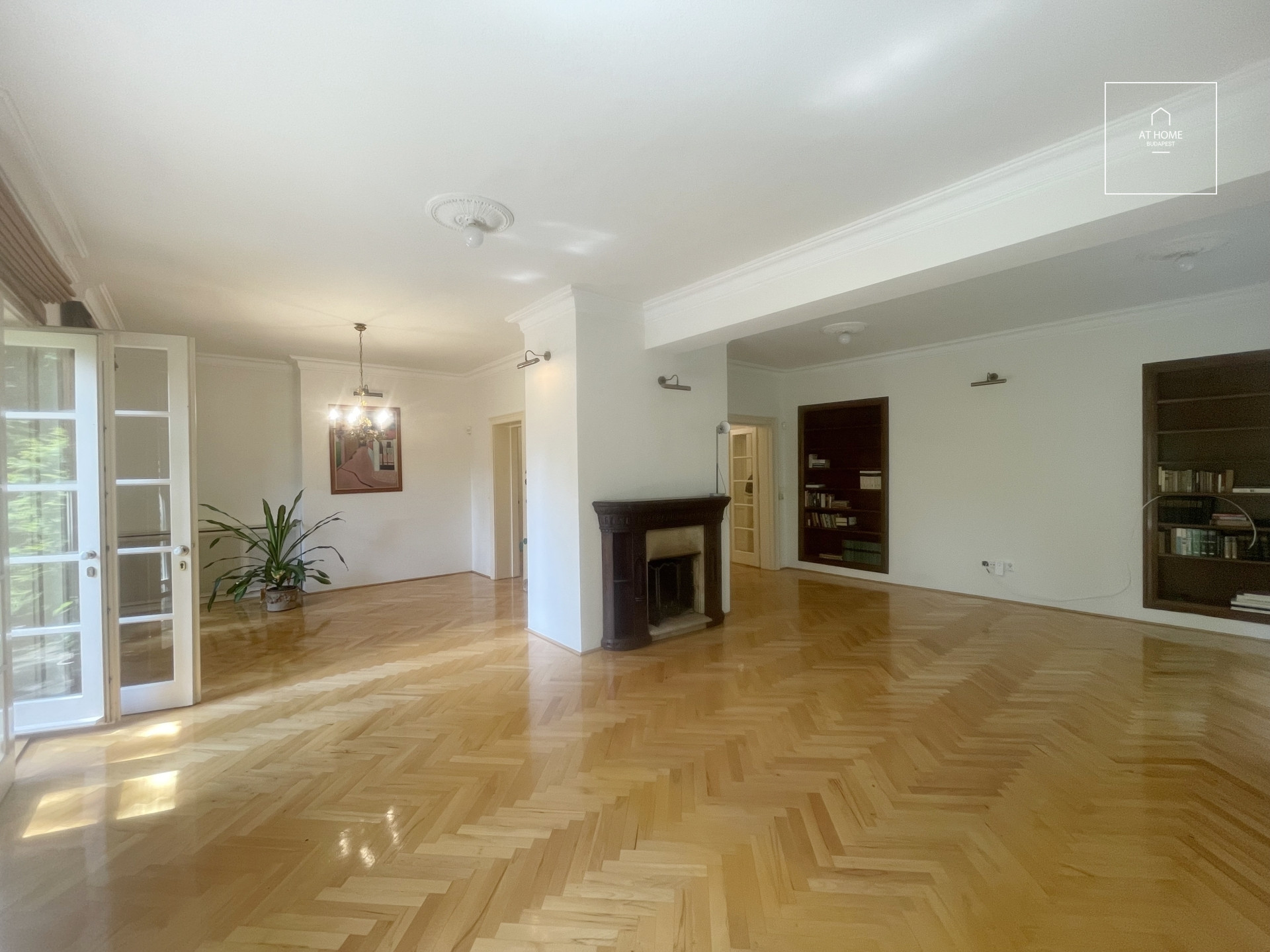 Classic, refurbished villa in Budapest, 2nd district, Törökvész