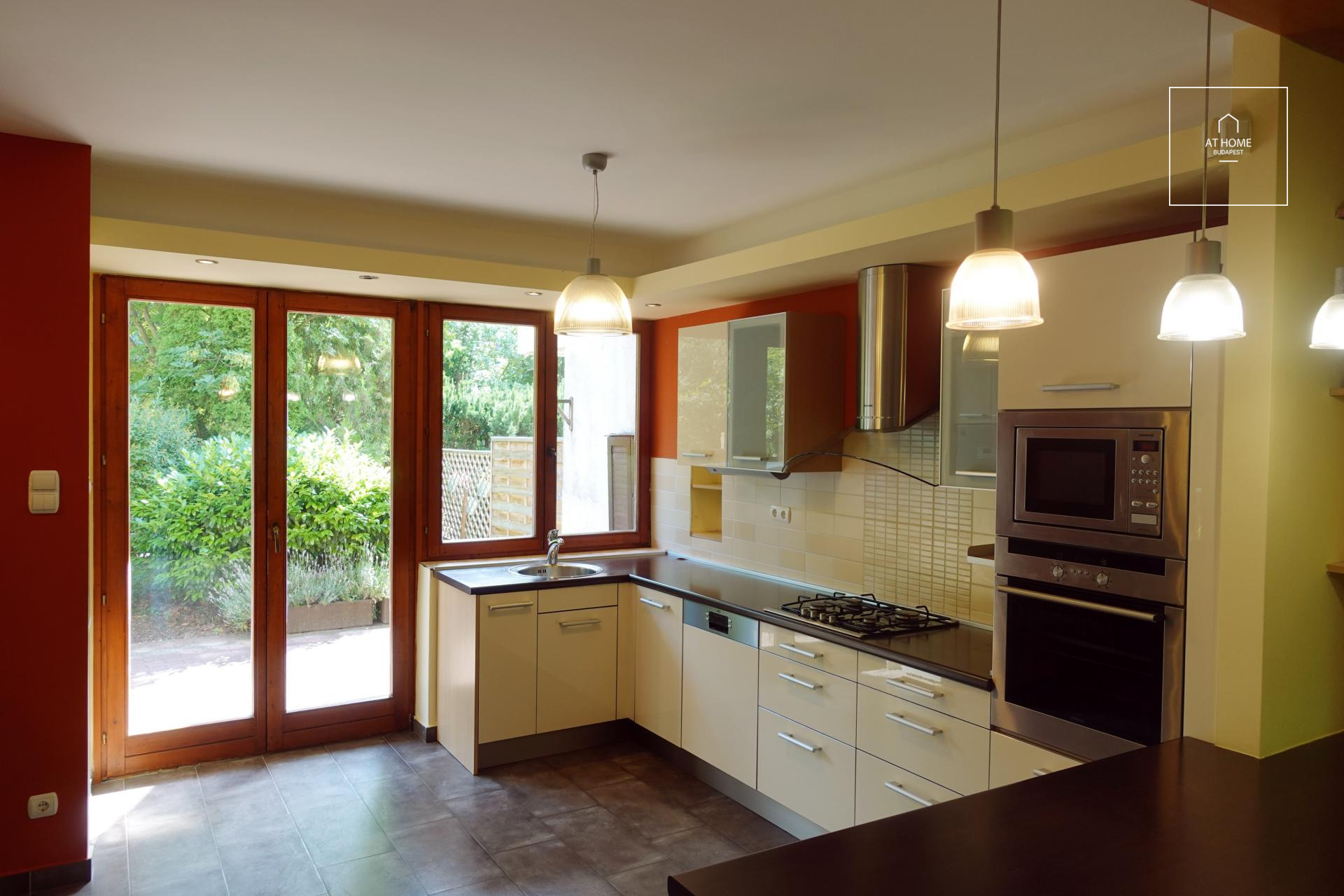 Semi-detached house for rent in Budapest XII. district, Farkasvölgy