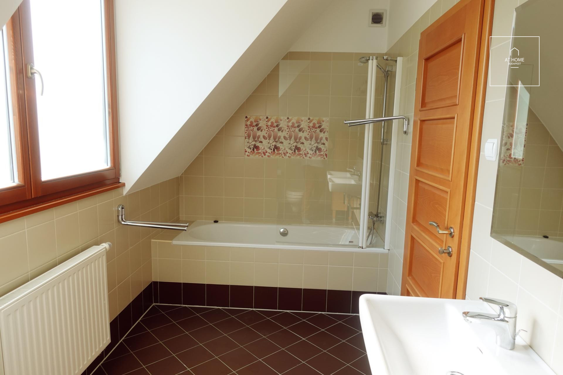 Semi-detached house for rent in Budapest XII. district, Farkasvölgy