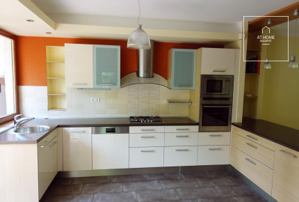 Semi-detached house for rent in Budapest XII. district, Farkasvölgy