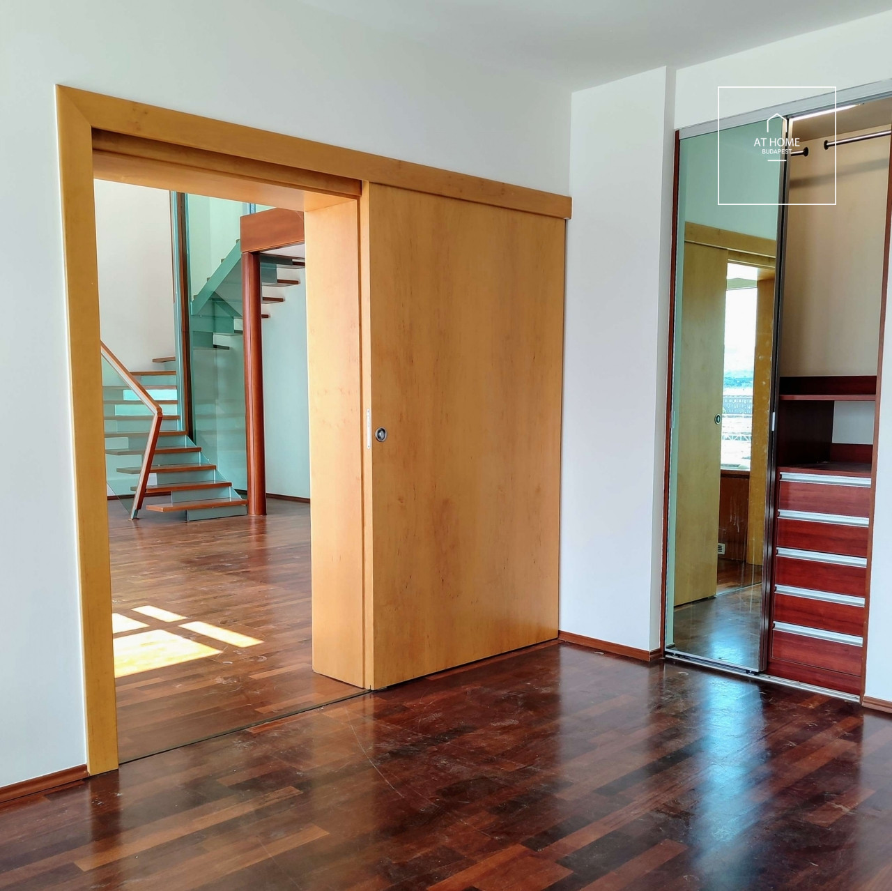 182 sqm panoramic apartment with 2 bedrooms in District IX, Millennial City Center