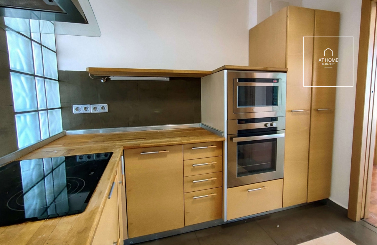 182 sqm panoramic apartment with 2 bedrooms in District IX, Millennial City Center