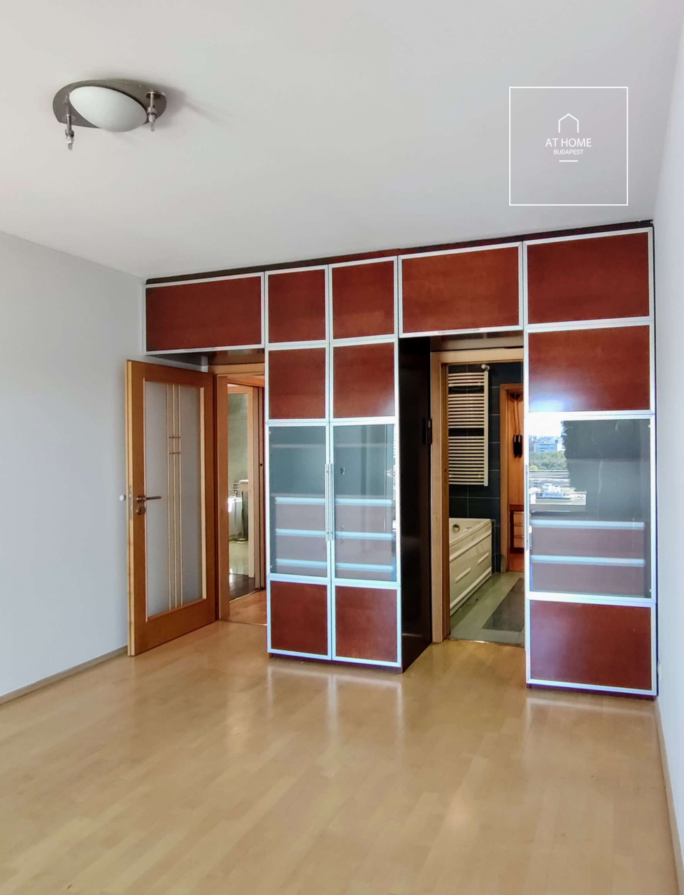 182 sqm panoramic apartment with 2 bedrooms in District IX, Millennial City Center