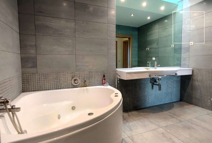 182 sqm panoramic apartment with 2 bedrooms in District IX, Millennial City Center