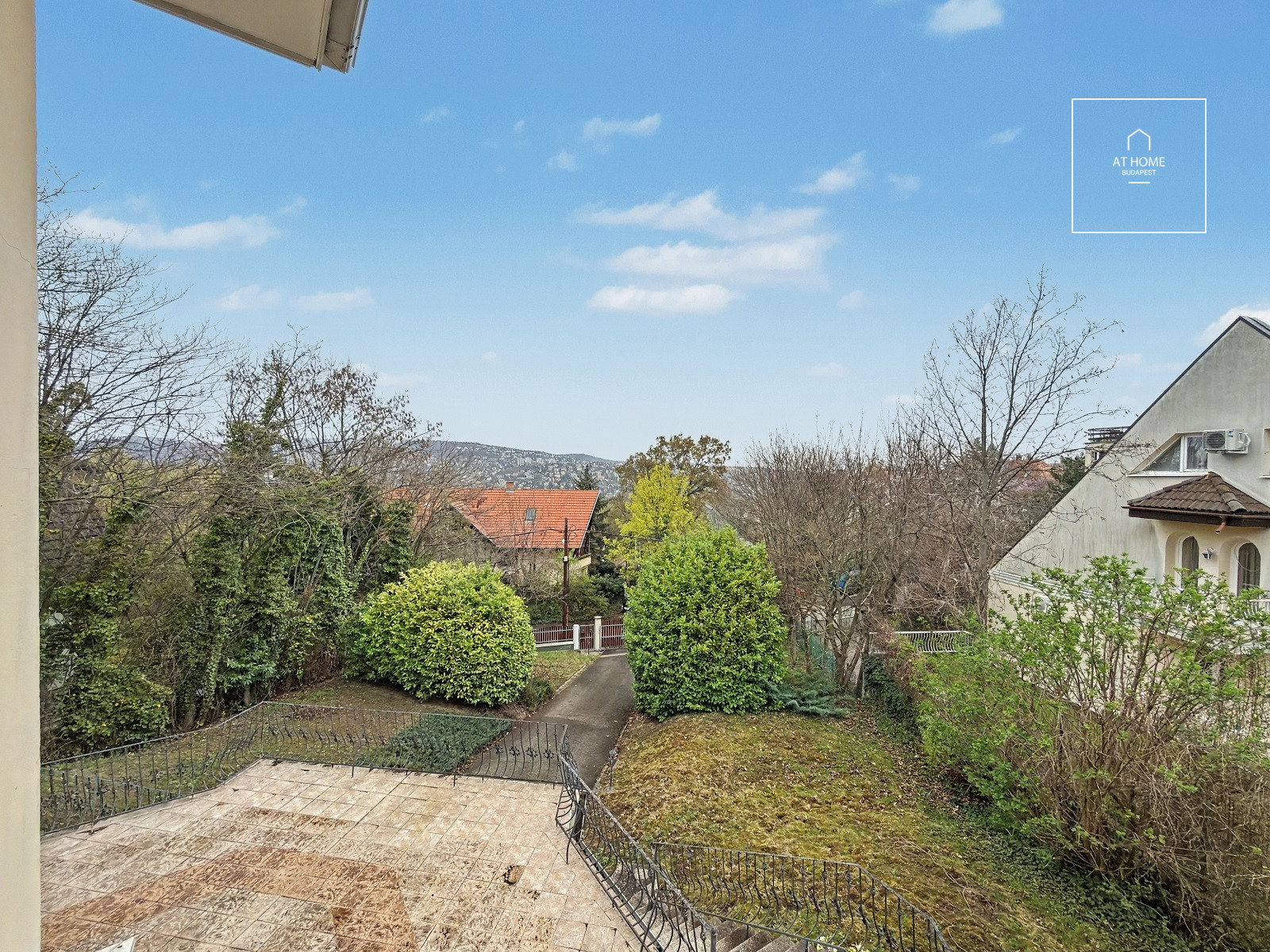 EXKLUZÍV CSALÁDI REZIDENCIA A XII. KERÜLETBEN, KÚTVÖLGYBEN