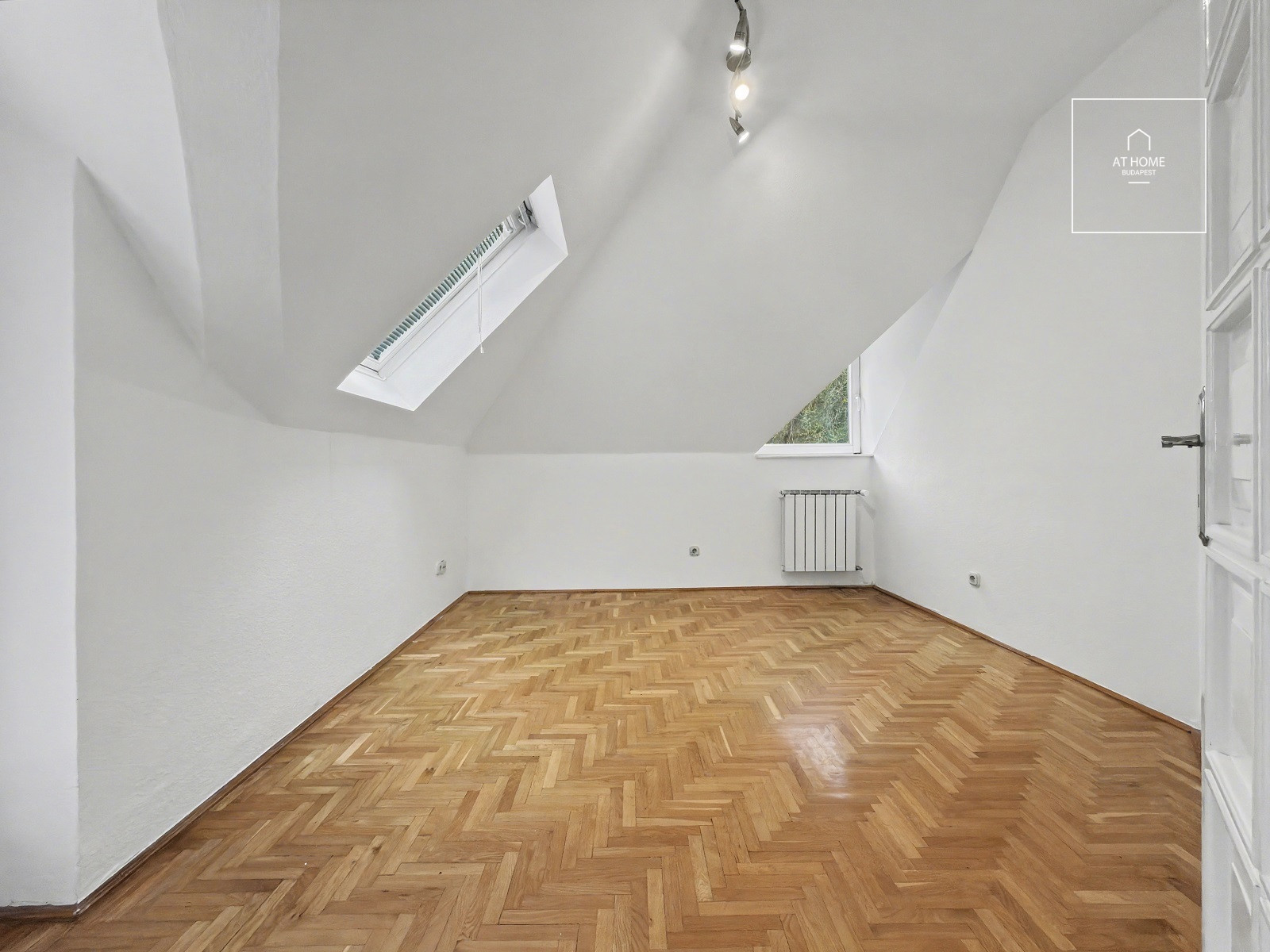 EXKLUZÍV CSALÁDI REZIDENCIA A XII. KERÜLETBEN, KÚTVÖLGYBEN