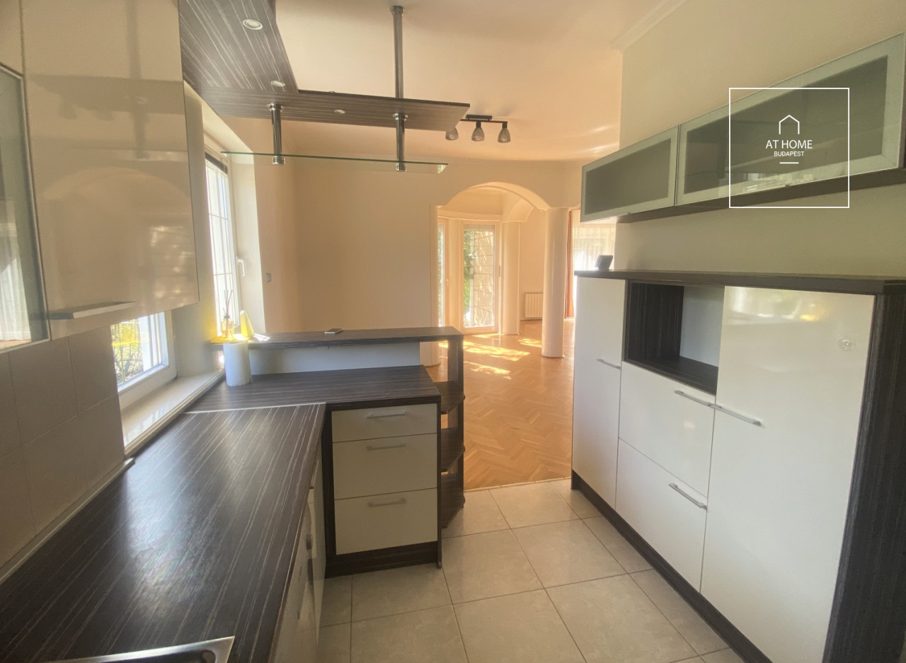 Renovated 250 sqm four-story semi-detached house with 6 bedrooms in District XII