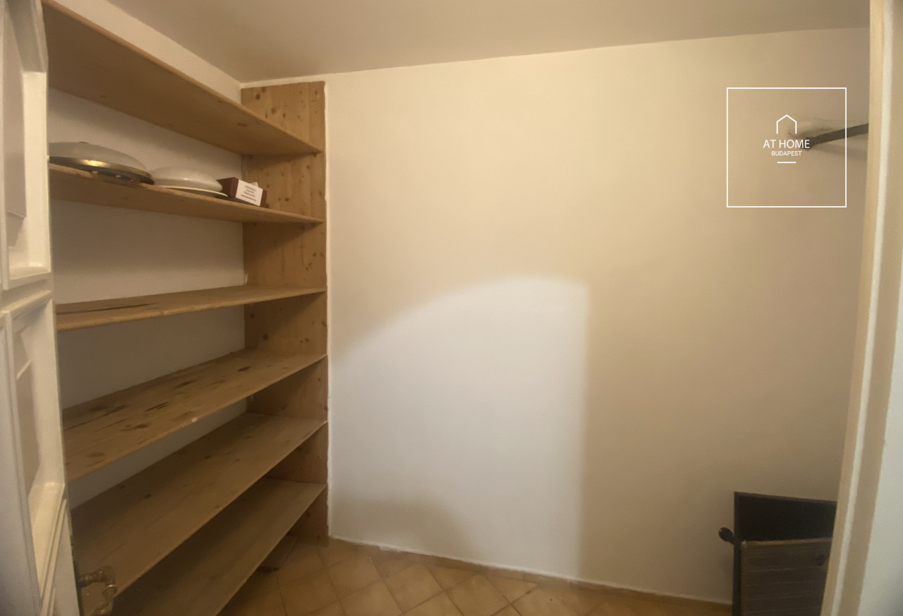 Renovated 250 sqm four-story semi-detached house with 6 bedrooms in District XII