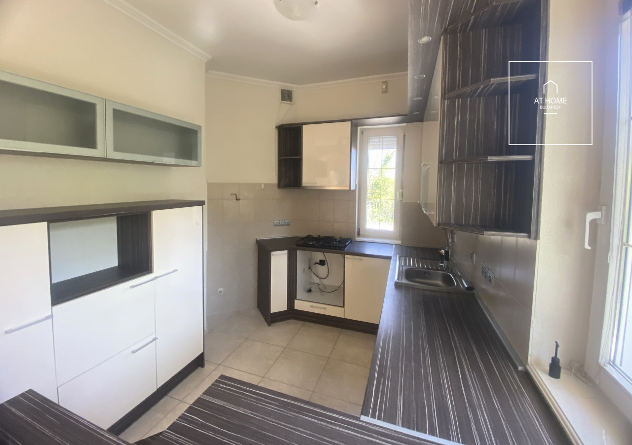 Renovated 250 sqm four-story semi-detached house with 6 bedrooms in District XII