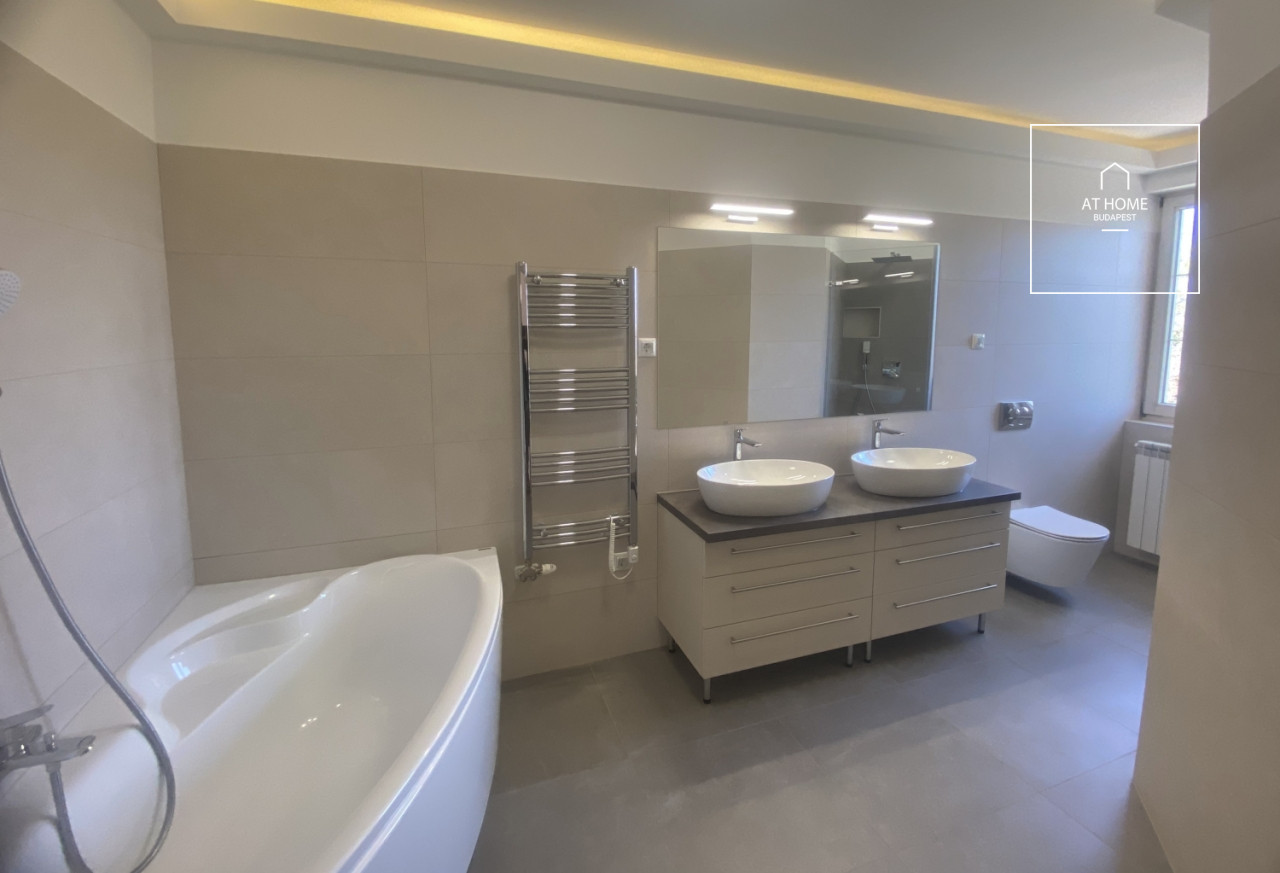 Renovated 250 sqm four-story semi-detached house with 6 bedrooms in District XII