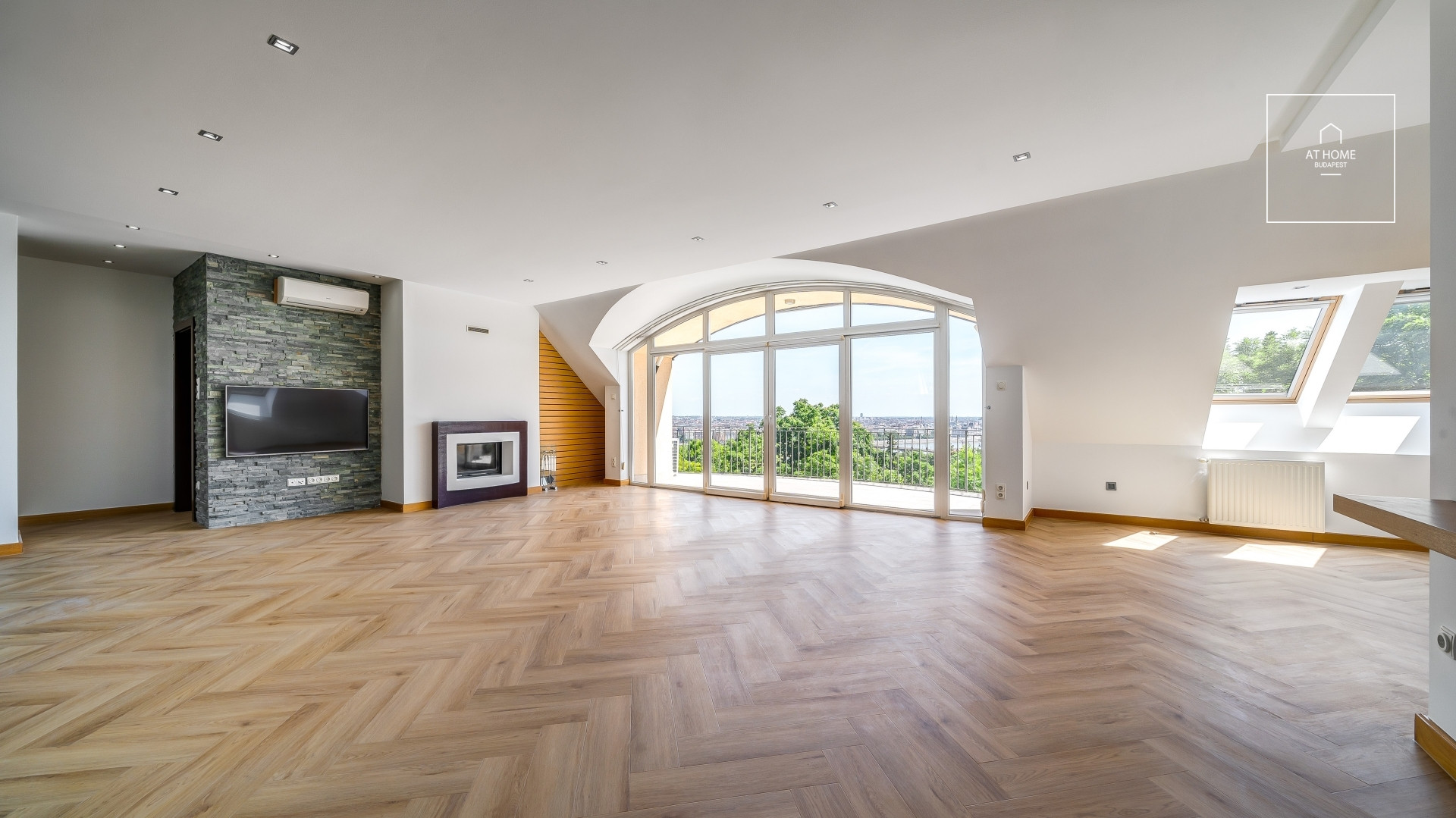 Beautiful panoramic apartment for sale in Szemlőhegy, 2nd district Budapest