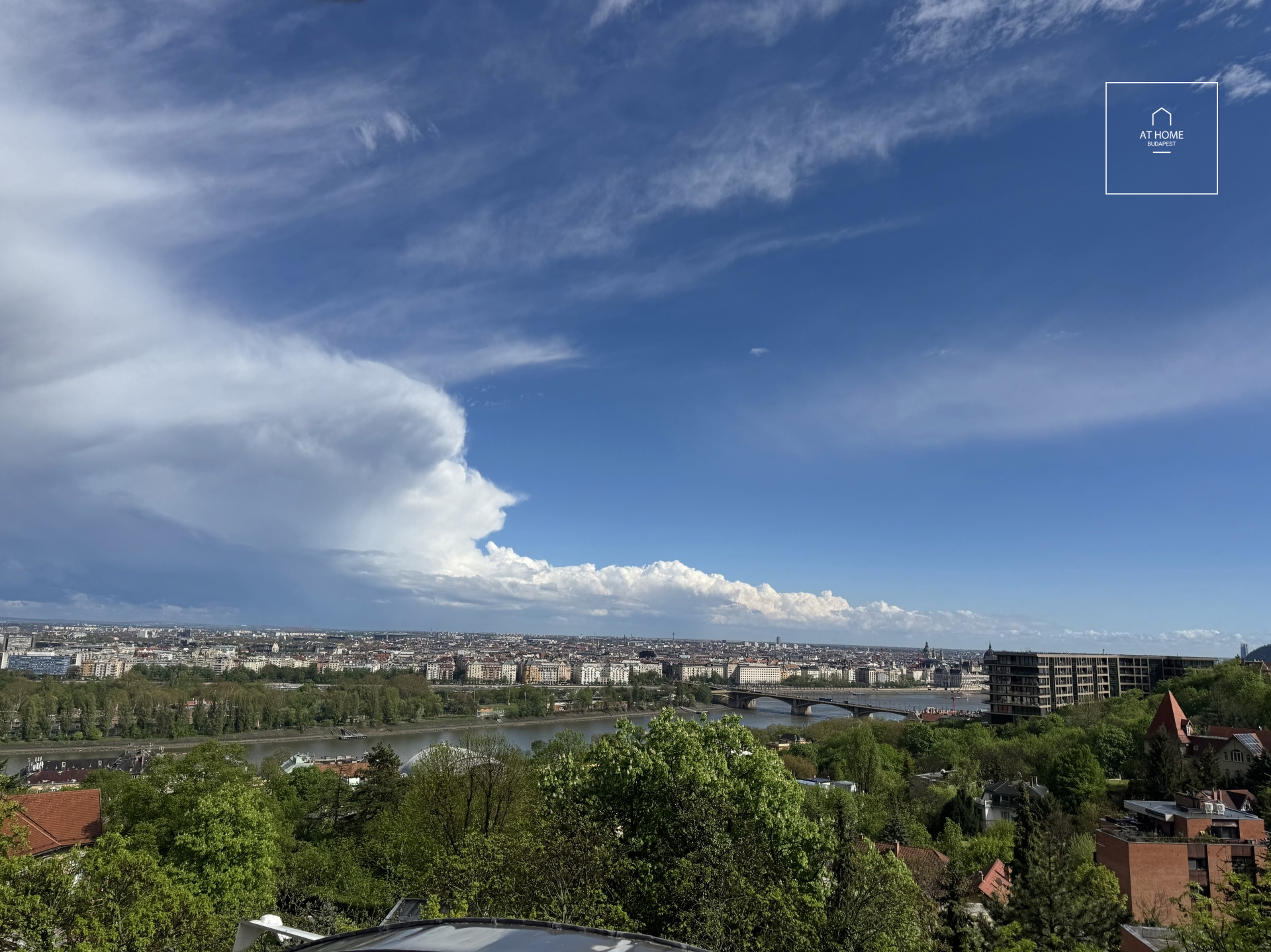 Beautiful panoramic apartment for sale in Szemlőhegy, 2nd district Budapest