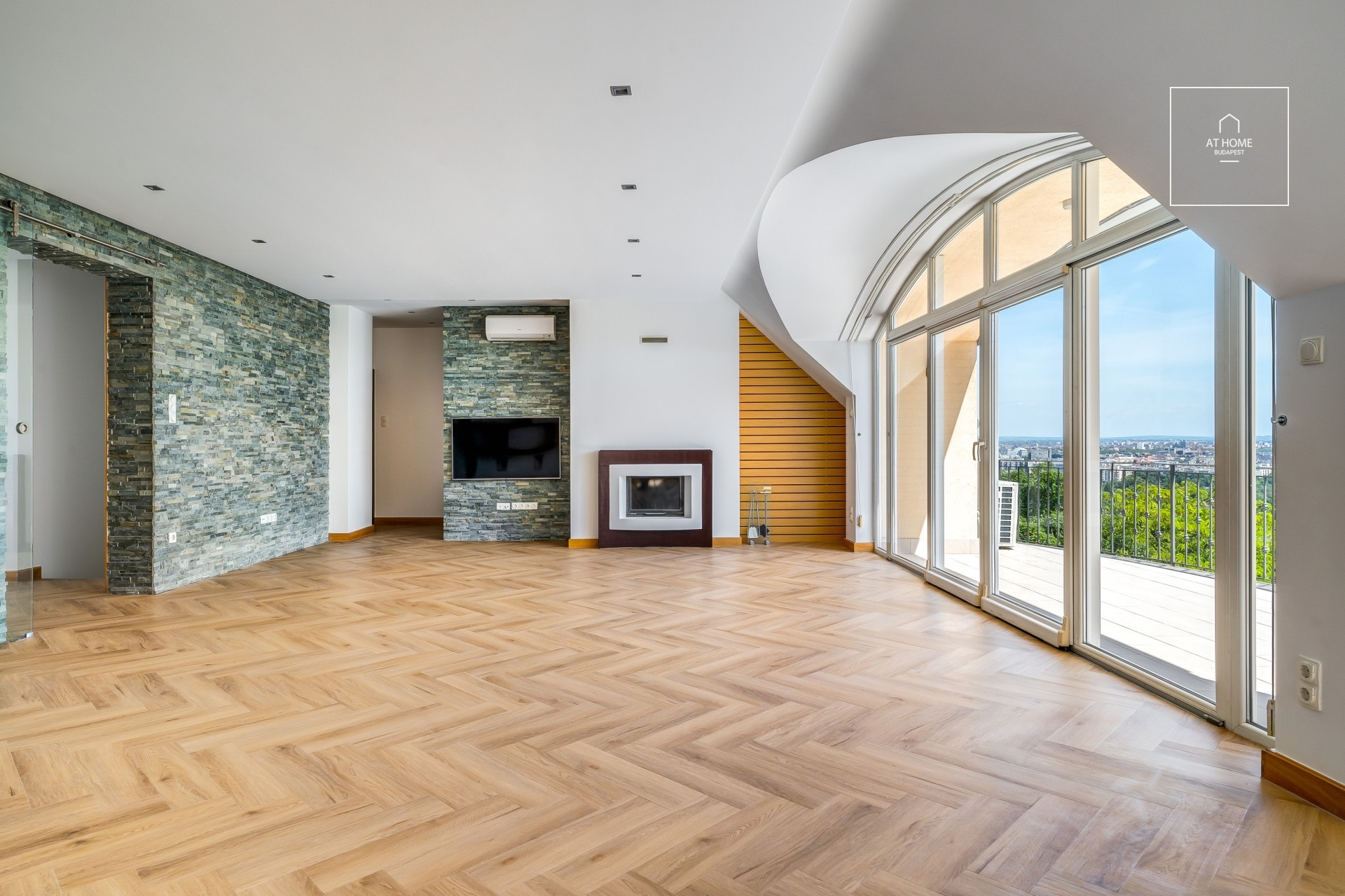 Beautiful panoramic apartment for sale in Szemlőhegy, 2nd district Budapest