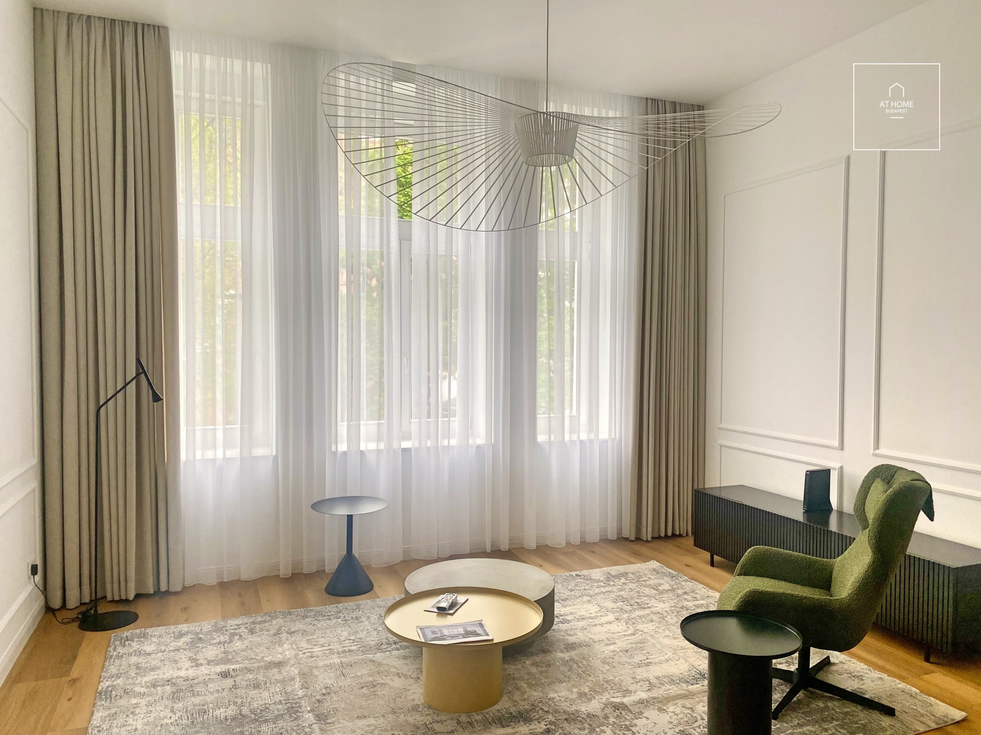 Elegant 2-Bedroom Luxury Apartment for Rent in the Heart of Víziváros