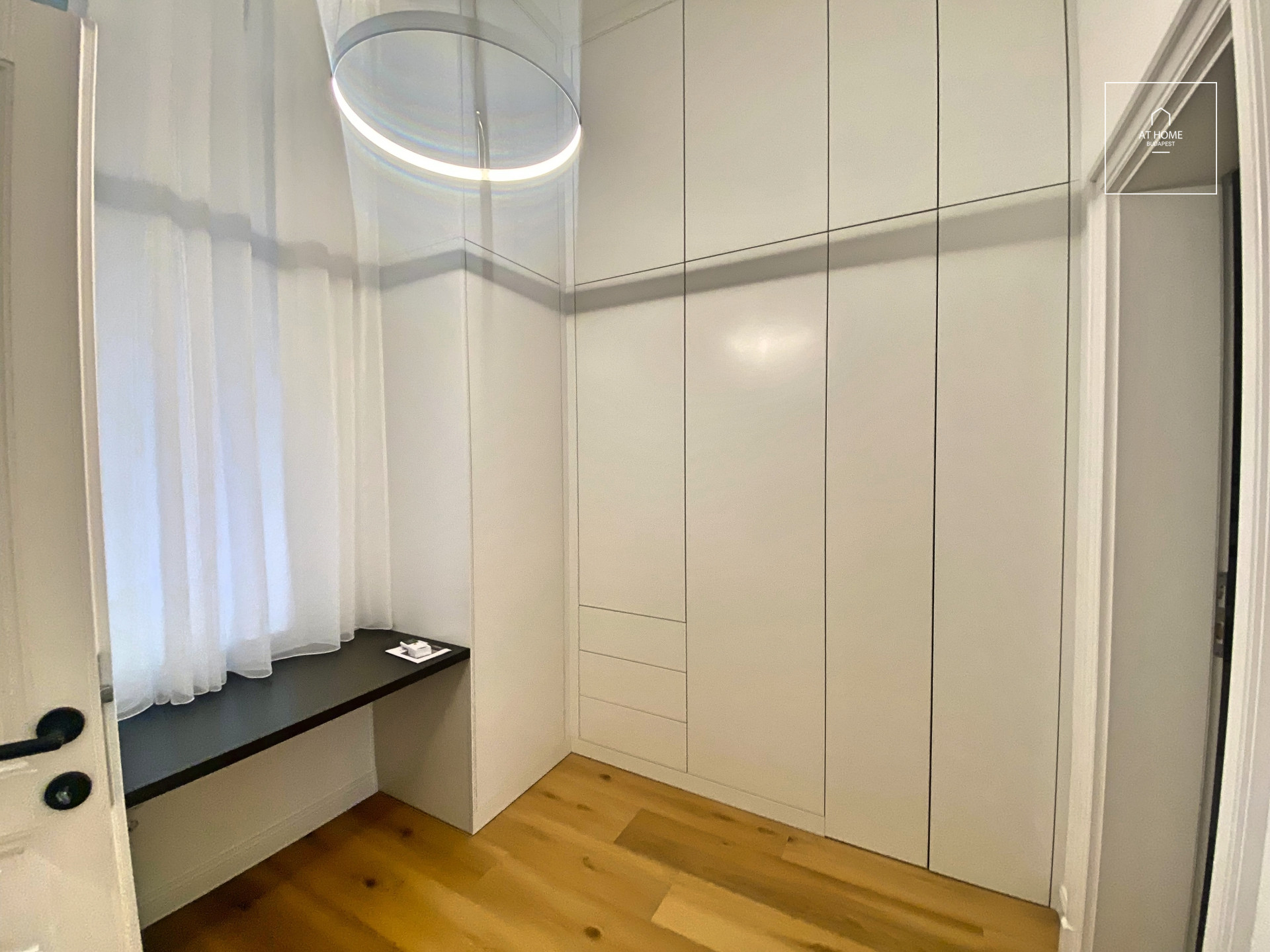 Elegant 2-Bedroom Luxury Apartment for Rent in the Heart of Víziváros