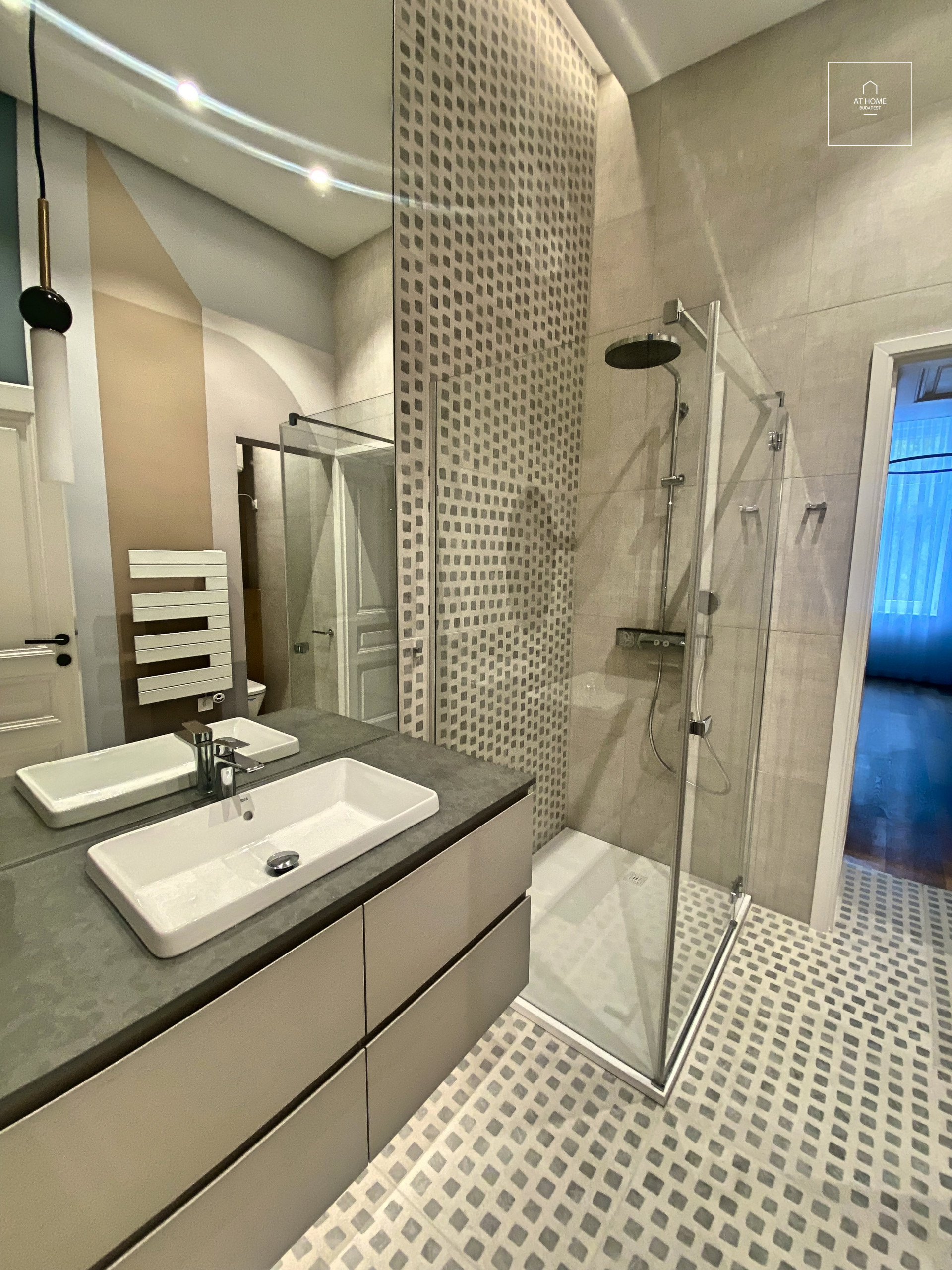 Elegant 2-Bedroom Luxury Apartment for Rent in the Heart of Víziváros