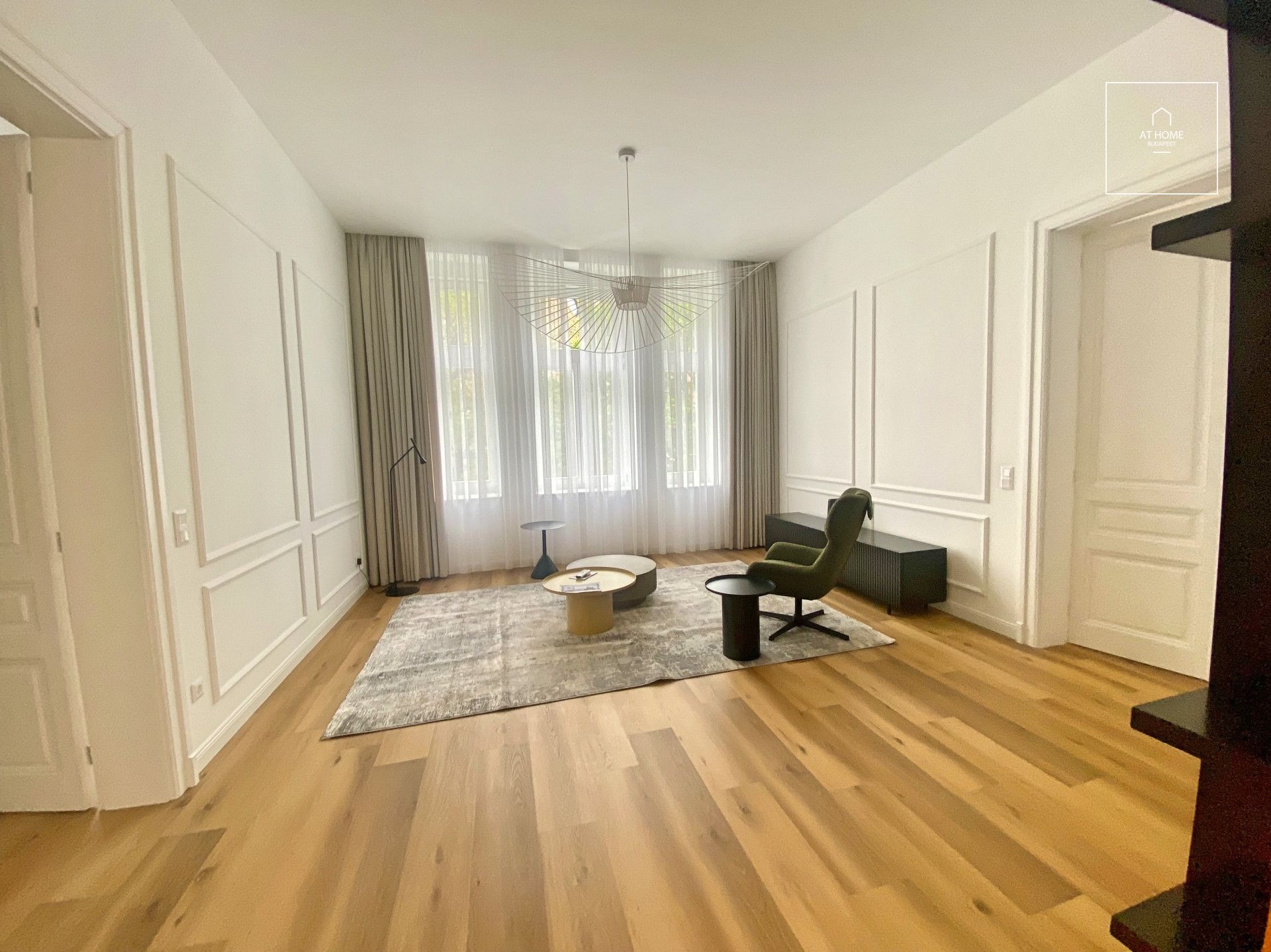 Elegant 2-Bedroom Luxury Apartment for Rent in the Heart of Víziváros