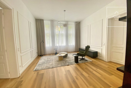 Elegant 2-Bedroom Luxury Apartment for Rent in the Heart of Víziváros