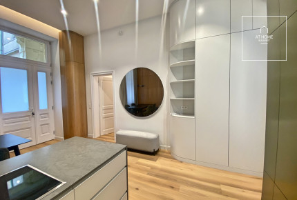 Elegant 2-Bedroom Luxury Apartment for Rent in the Heart of Víziváros