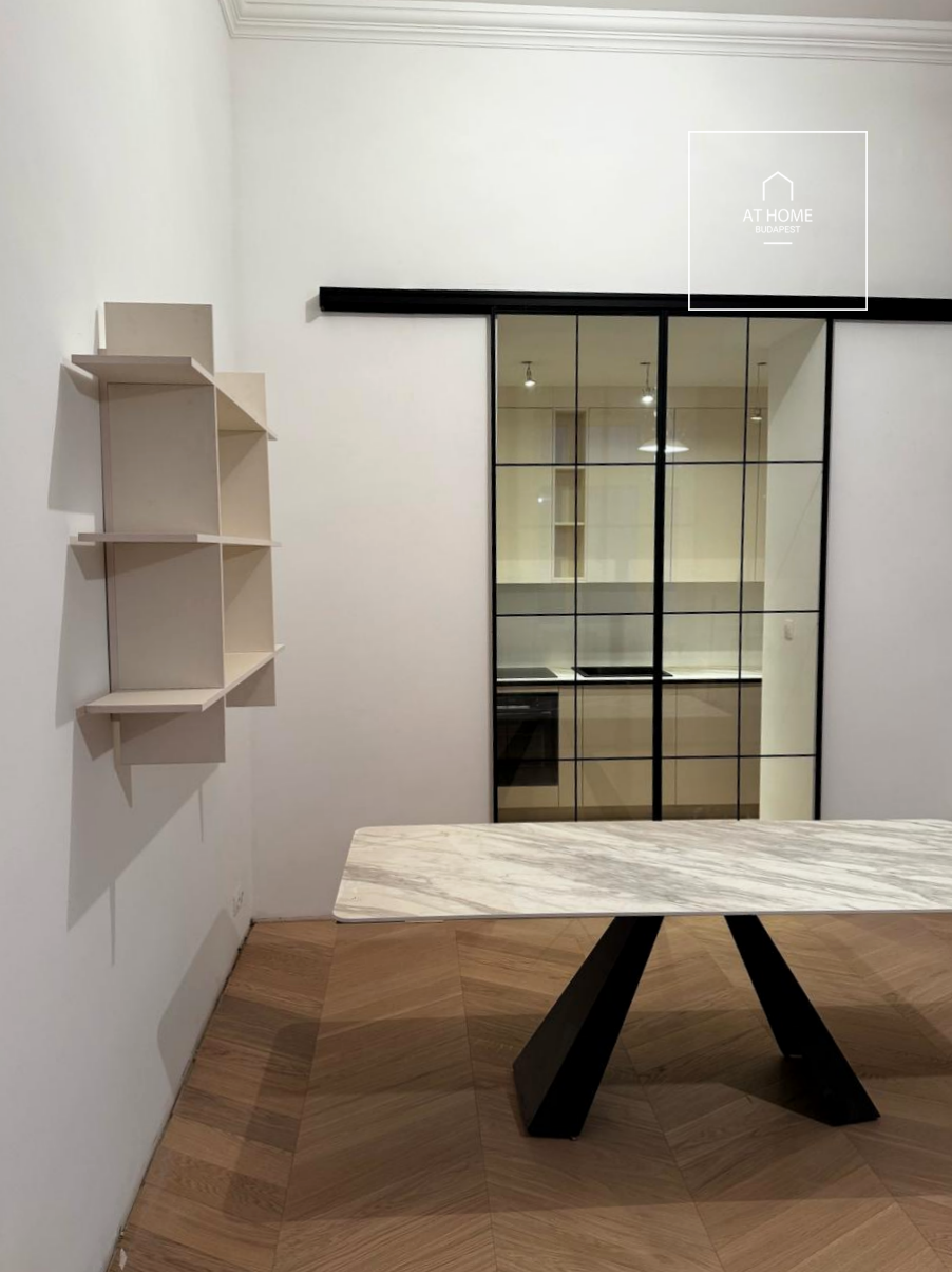 Exclusive, newly renovated apartment in the heart of Budapest, near Szabadság Square