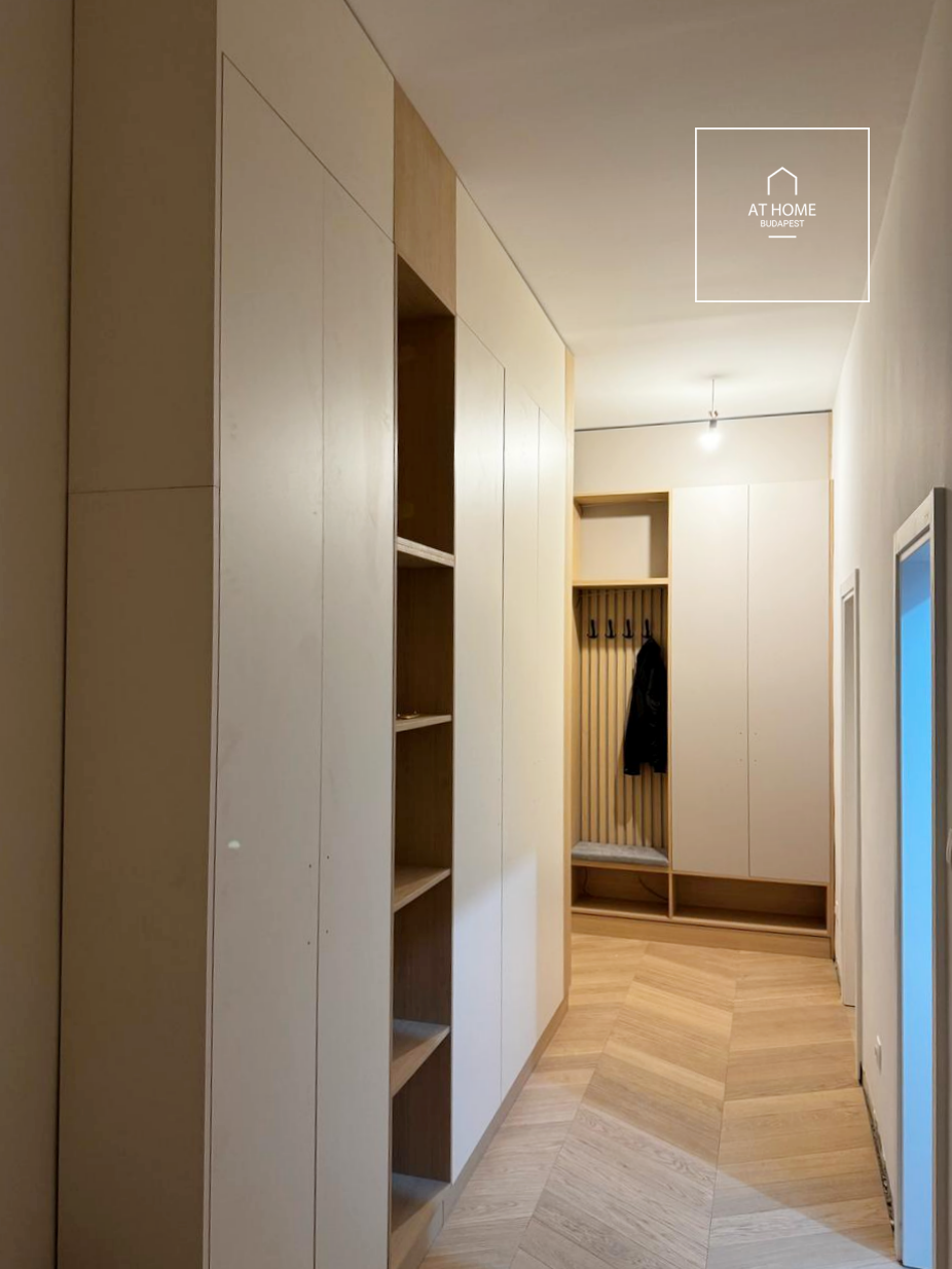 Exclusive, newly renovated apartment in the heart of Budapest, near Szabadság Square