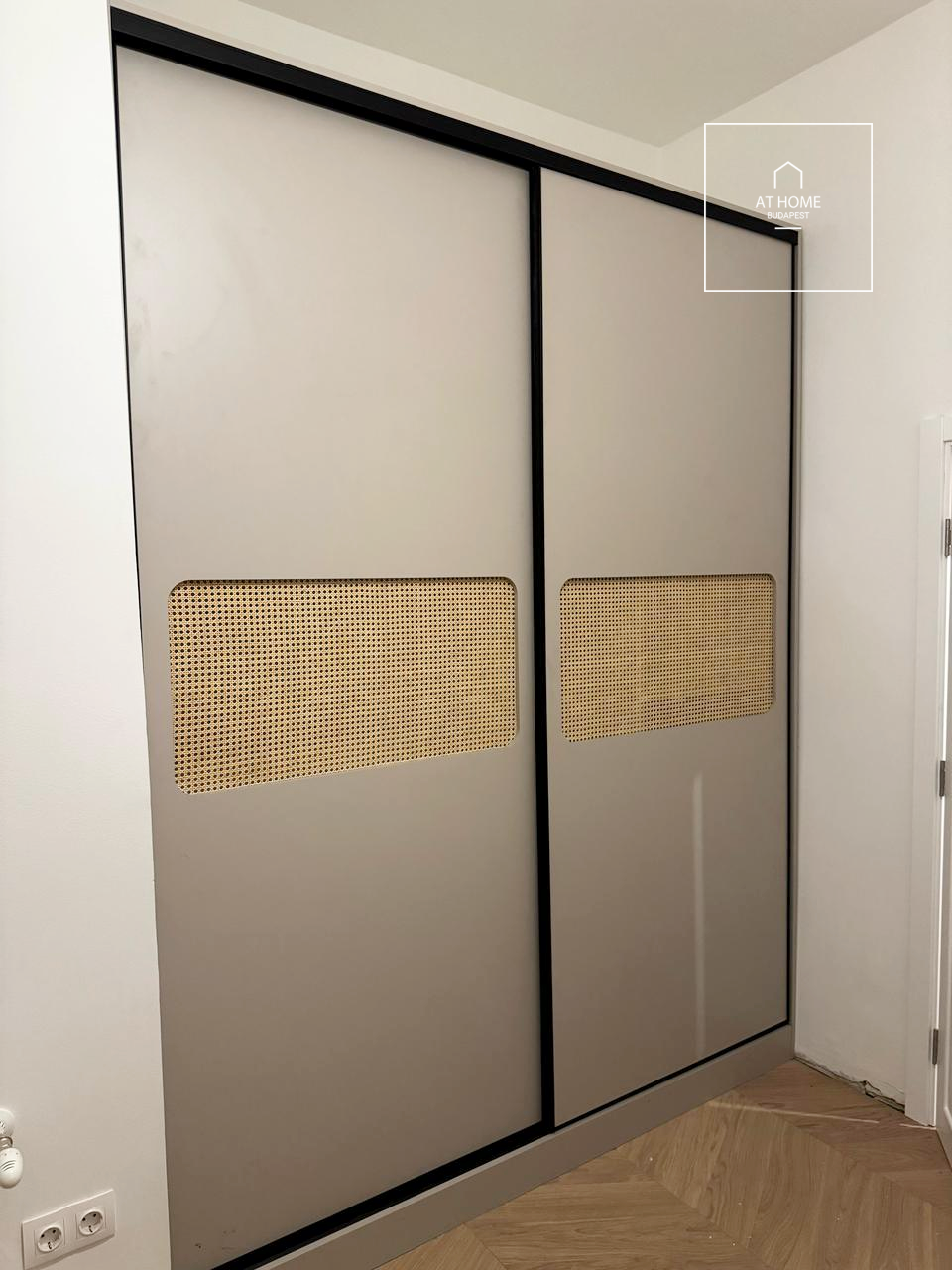 Exclusive, newly renovated apartment in the heart of Budapest, near Szabadság Square