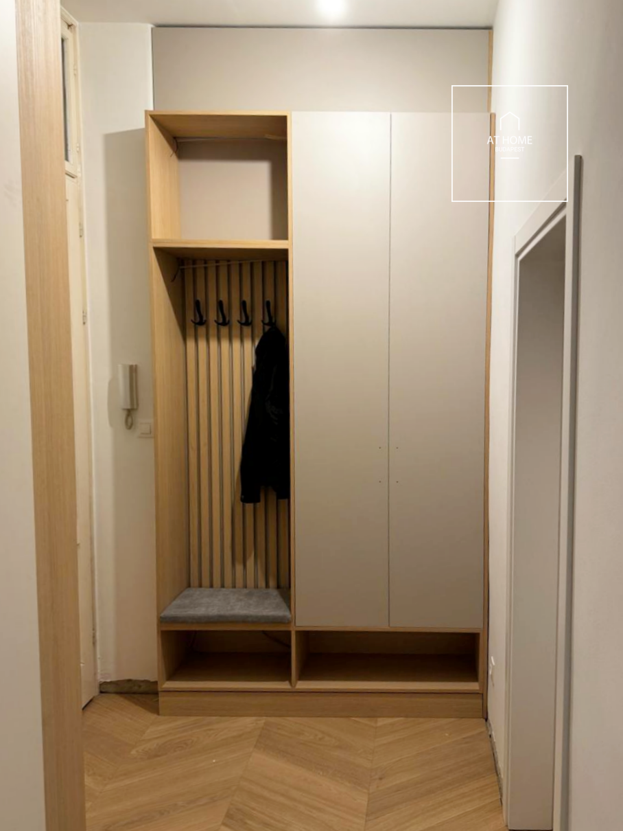 Exclusive, newly renovated apartment in the heart of Budapest, near Szabadság Square