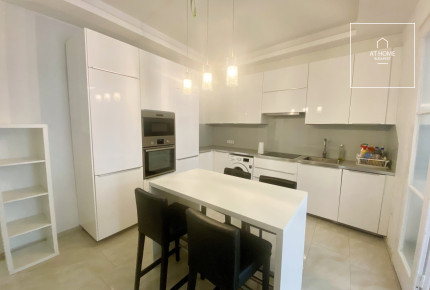 Two-Bedroom Apartment with Balcony in District XI, Lágymányos