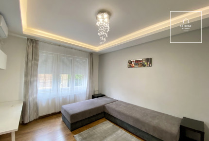 Two-Bedroom Apartment with Balcony in District XI, Lágymányos