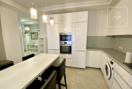 Two-Bedroom Apartment with Balcony in District XI, Lágymányos
