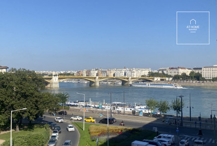 Panoramic two-bedroom premium apartment for rent Budapest II. district Víziváros