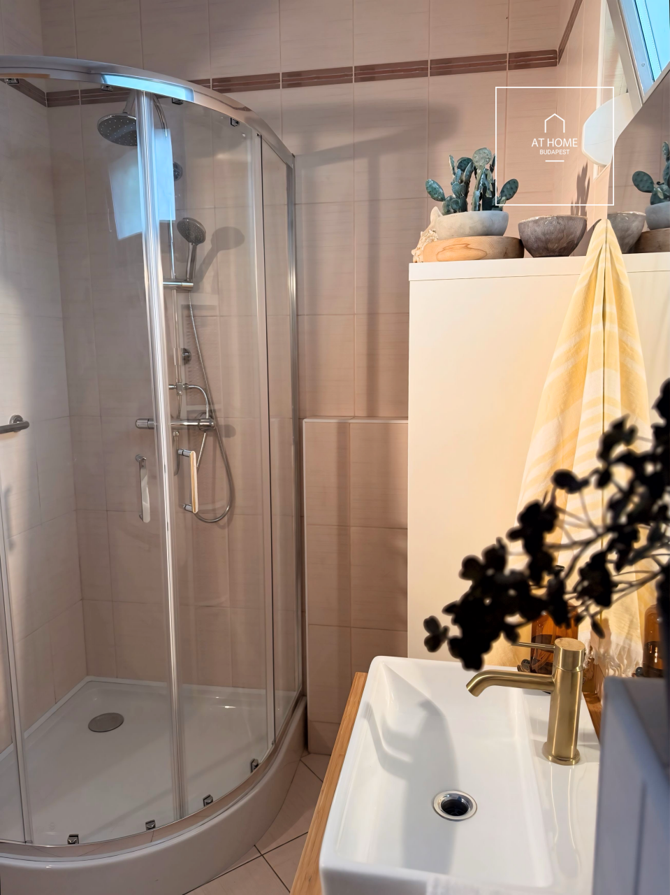 Newly Built 2-Bedroom Apartment with Private Terrace in District XI, Gellérthegy