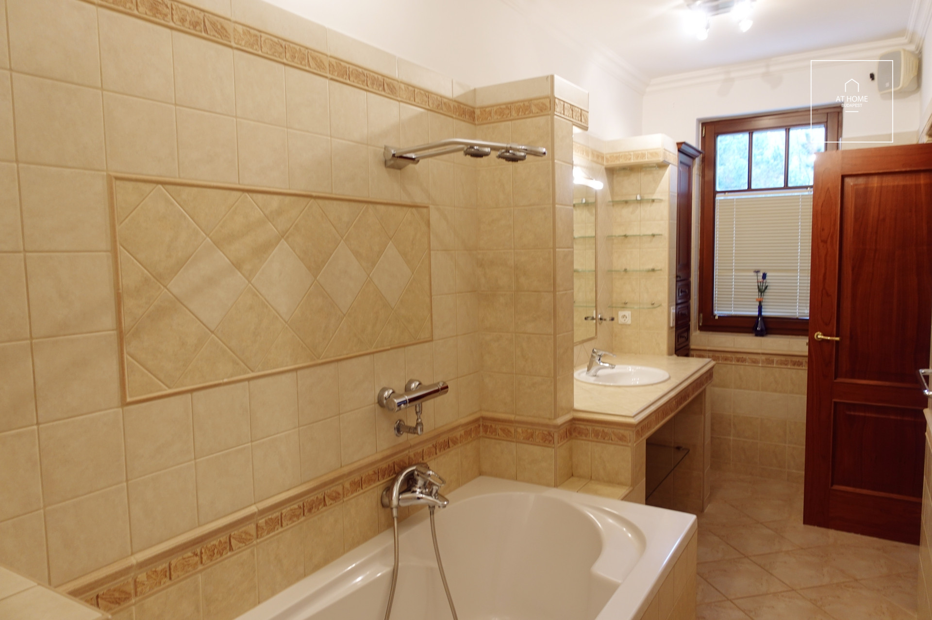 Elegáns önálló családi ház  II/A. kerület, Széphalom