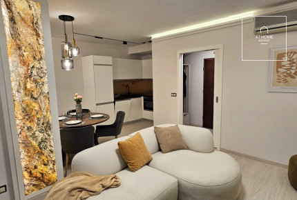 2-bedroom apartment with a large balcony in District VI, Terézváros