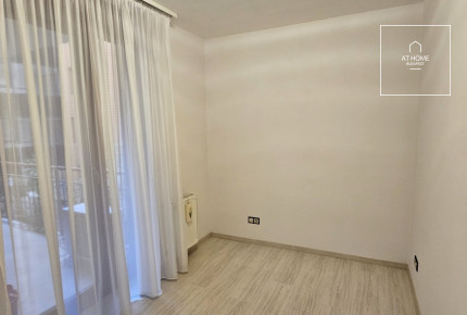 2-bedroom apartment with a large balcony in District VI, Terézváros